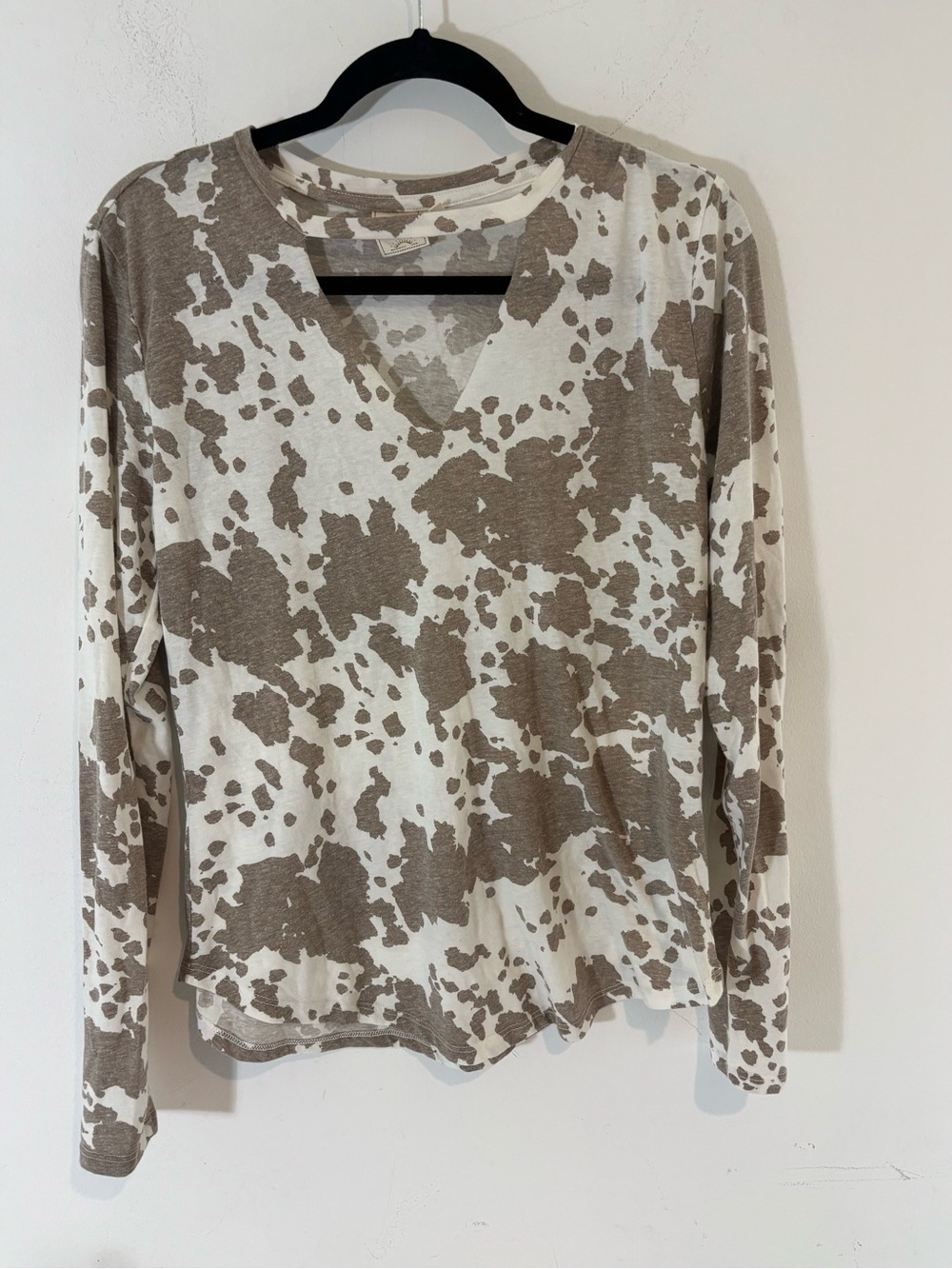 White Crow Womens Small Long Sleeve Shirt Vneck Cow Print Brown White Western